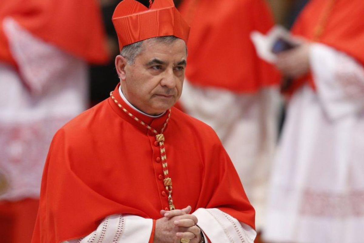 Angelo Becciu renuncia al Cónclave