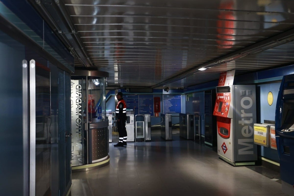 Apagón eléctrico se registró en España y Protugal, se estima que entre seis y diez horas se restablezca el servicio en su totalidad, hasta el momento se desconoce la vausa6de este inédito apagón que ha afectado la cotidianidad de sus habitantes.