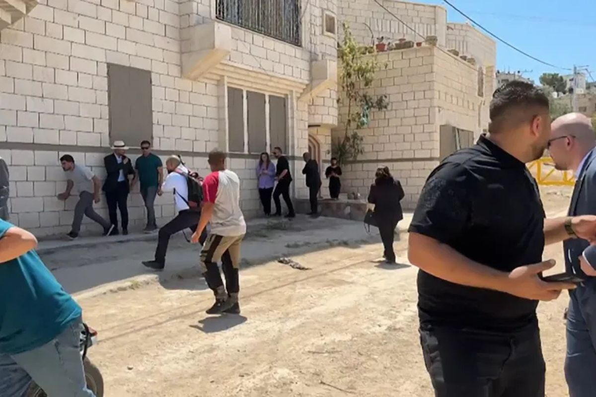 El embajador de Uruguay en Palestina, Fernando Arroyo se encontraba junto a 21 diplomáticos cusndo fueron sorprendido por un ataque por parte de Israel, mientras visitaban el Ministeio de Relaciones Exteriores de Palestina en Yenin en Cisjordania ocupada. 