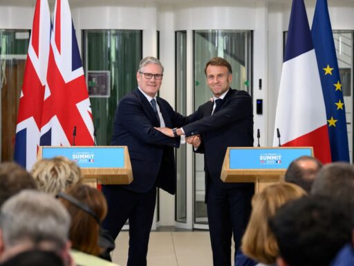 Francia y Reino Unido concretan la primera alianza nuclear de Europa