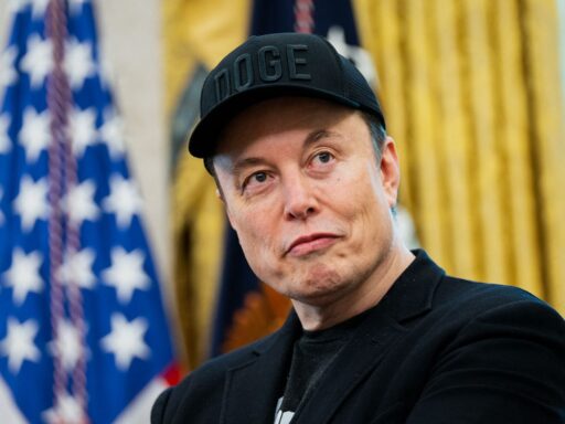 Elon Musk demanda a OpenAI y a Apple