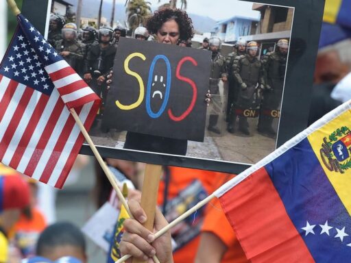 Venezolanos anhelan intervención militar de Estados Unidos