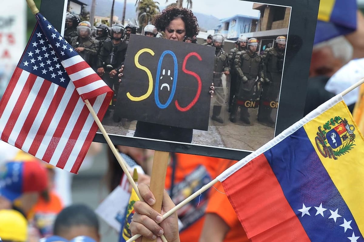 Venezolanos anhelan intervención militar de Estados Unidos