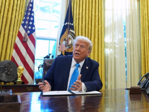 Donald Trump demuele ala este de la Casa Blanca