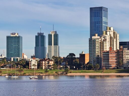 Uruguay baja su déficit físcal en un 4%