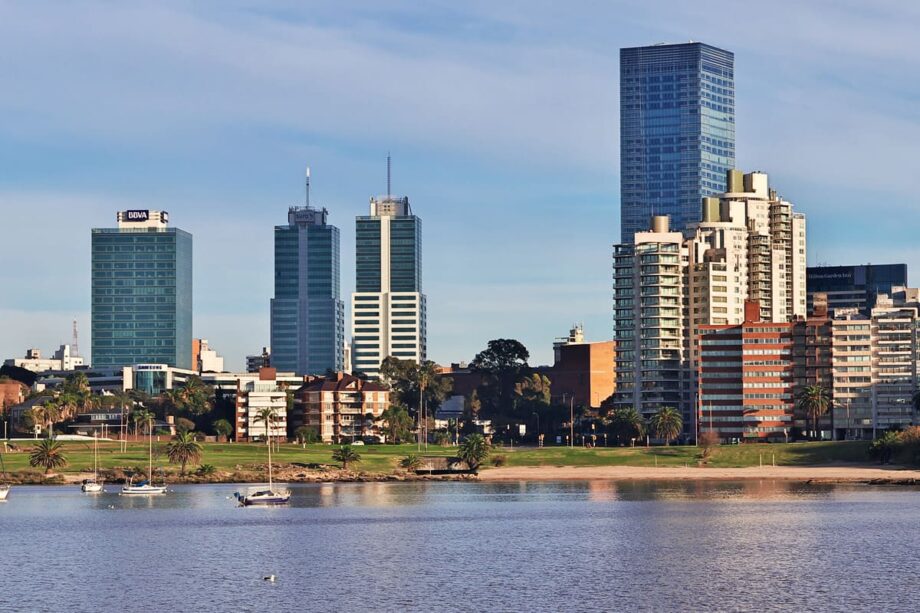 Uruguay baja su déficit físcal en un 4%