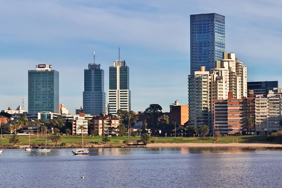 Uruguay baja su déficit físcal en un 4%