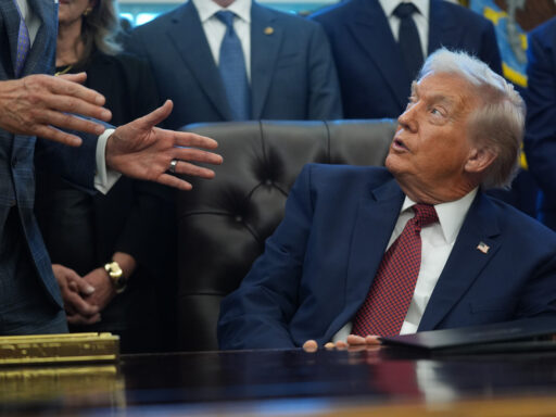 Estados Unidos congela asilos a 19 países