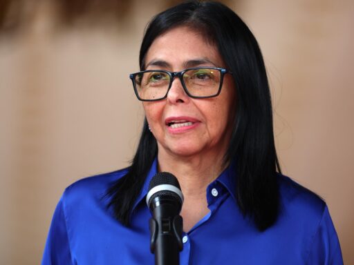 Delcy Rodríguez desobedece órdenes de Donald Trump