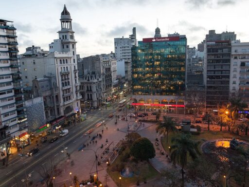 Uruguay necesita 6 mil millones de dólares para financiar déficit fiscal en 2026
