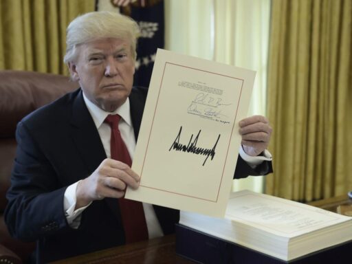 Aranceles globales de Trump entran en vigor con 10%