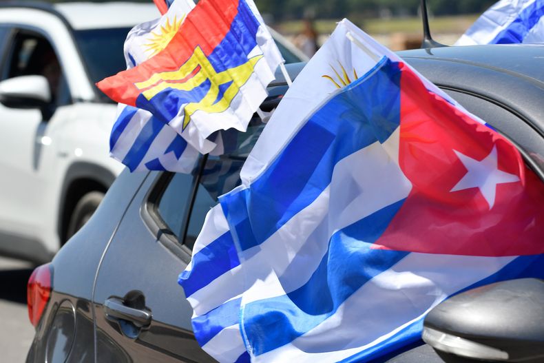 Uruguay envía millonaria ayuda a Cuba