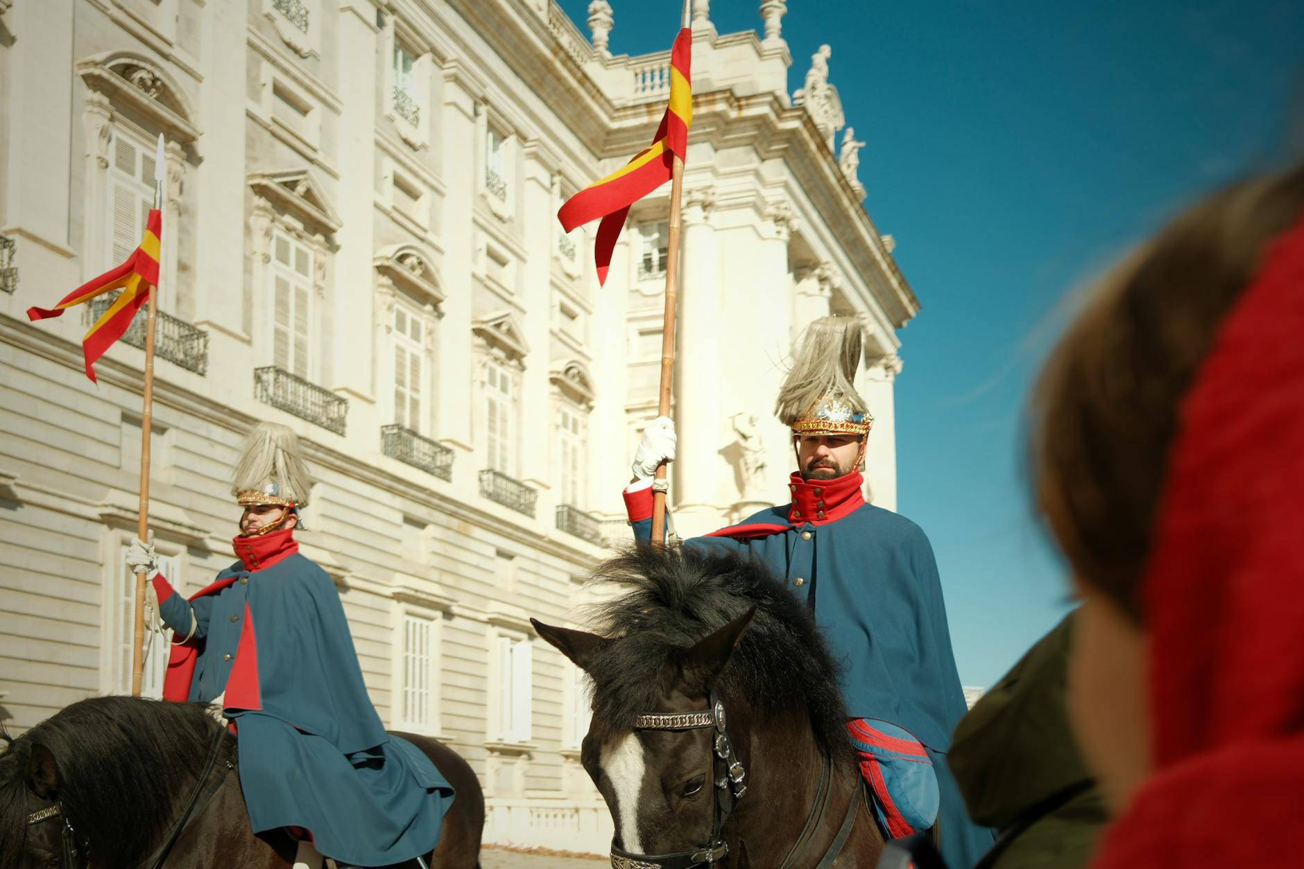 letizia honra a héroes anónimos en pamplona