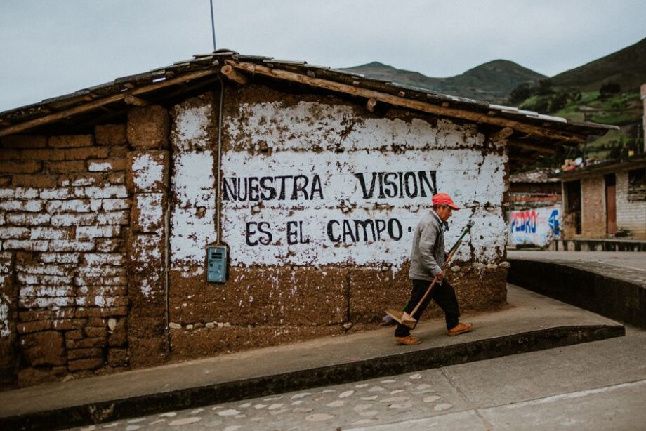 Para candidato presidencial por el MAS, Evo Morales es un problema para el partido
