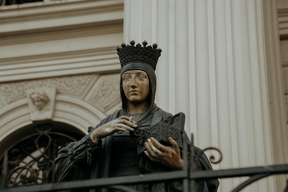 El lujo vuelve al Vaticano: El Papa León XIV retoma polémica tradición que el Papa Francisco había eliminado