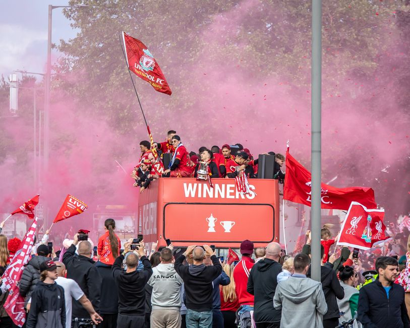 En estado crítico cuatro personas tras arrollamiento masivo en celebración del Liverpool