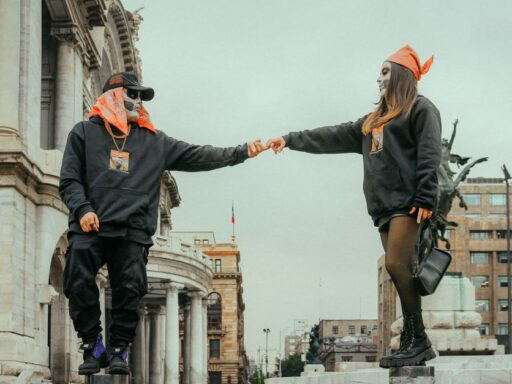 Artistas anglos y latinos muestran rechazo a las acciones contra los inmigrantes