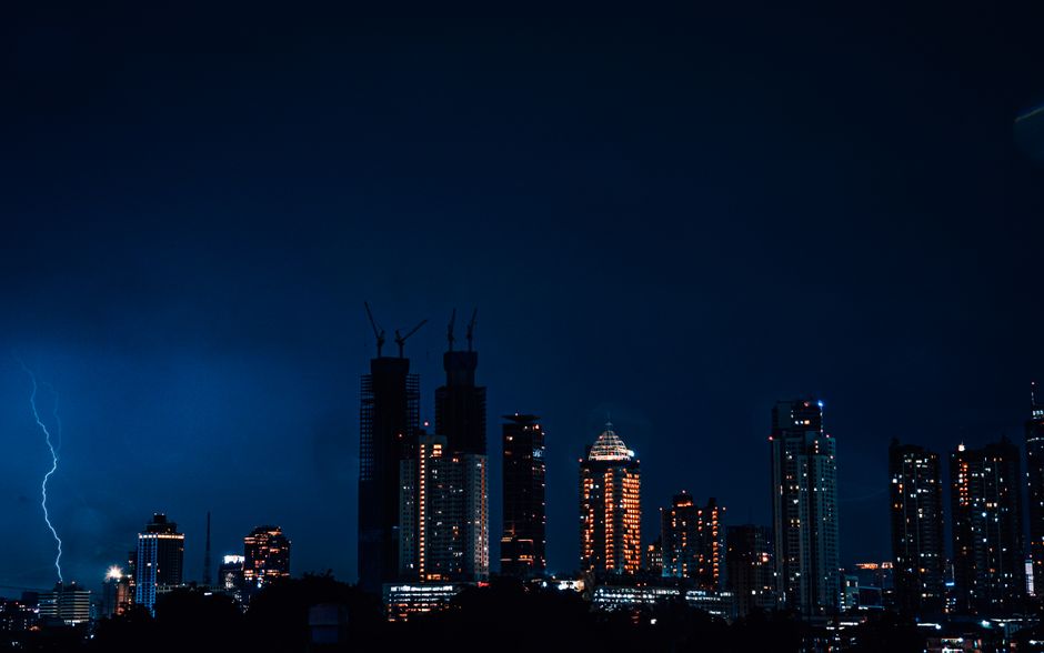 Huracán Erick llega a México y se convierte en tormenta tropical