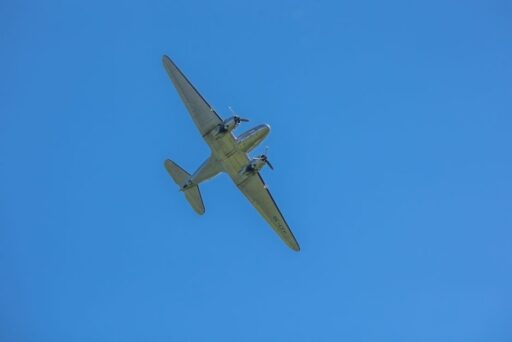 Avión militar se estrella en escuela y deja cerca de 20 fallecidos en Bangladesh