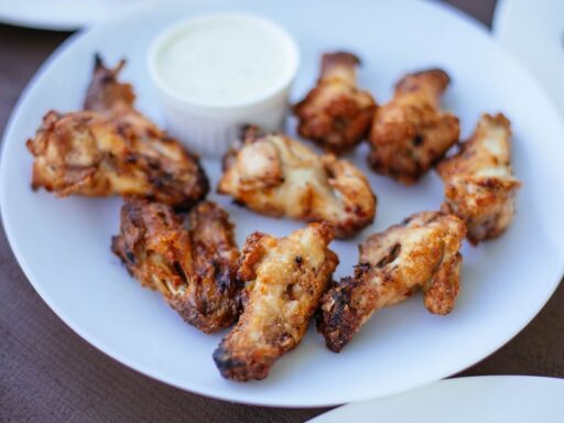 Si eres como Scarlett Johansson esta receta de alitas de pollo es para ti