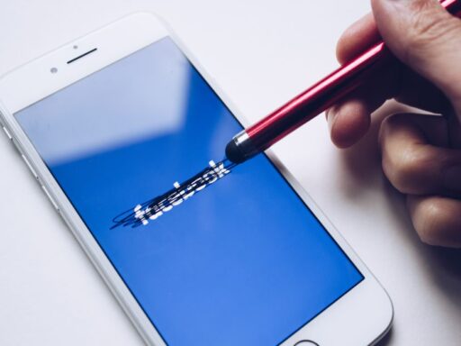 Mark Zuckerberg, fundador de Facebook y Meta, arremete contra Apple