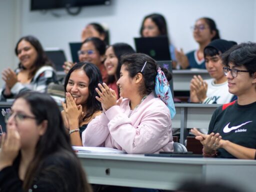 Estados Unidos revoca decenas de visas de estudiantes y exalumnos de universidades de California