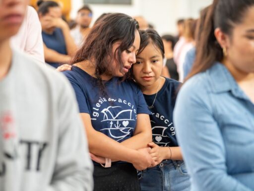 Un grupo de inmigrantes que se encontraban en un club nocturno clandestino en un centro comercial de la ciudad de Colorado fueron detenidos en una redada realizada por ICE en donde participaron otras agencias Federales de Estados Unidos