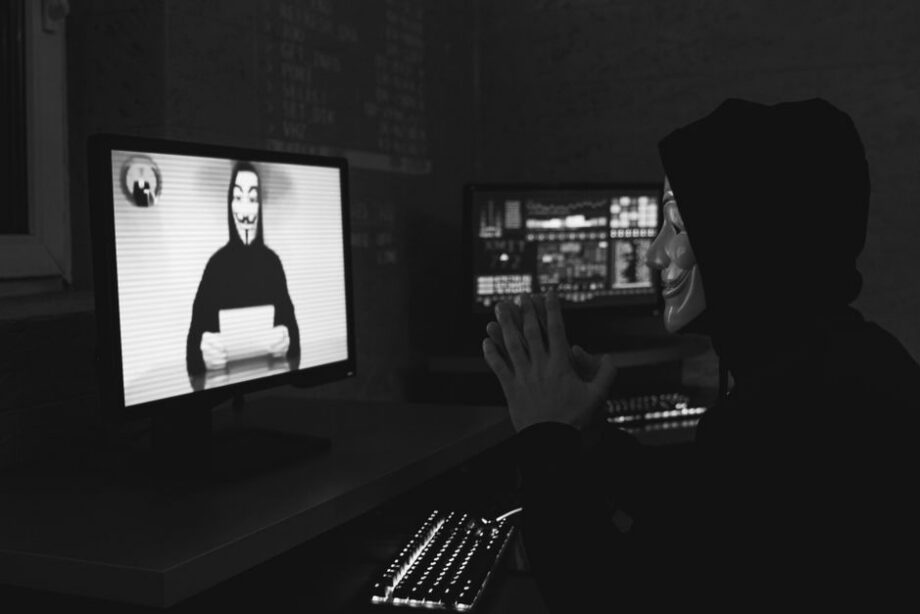 Sigue estos 5 consejos para no ser víctima de hackers y verás cómo navegar en Internet puede ser más seguro