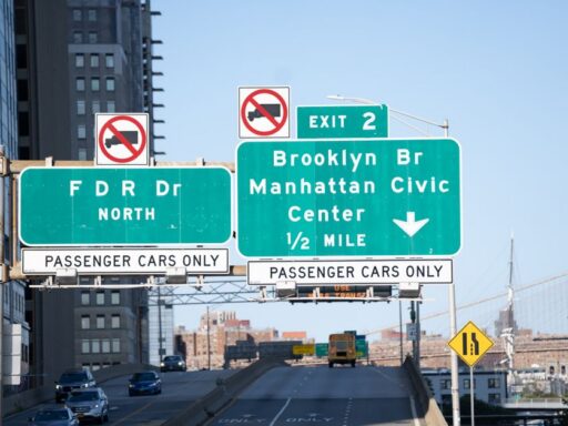 Buque Escuela mexicano choca contra el Puente de Brooklyn deja 2 fallecidos
