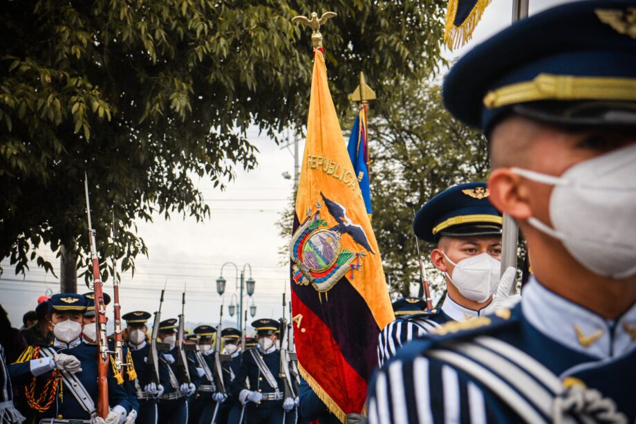 En Ecuador detienen a 2 personas con material explosivo para terrorismo en Colombia — Definitivo