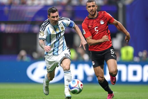 Argentina logra frustrante avance a los 4tos de final en el Mundial de fútbol