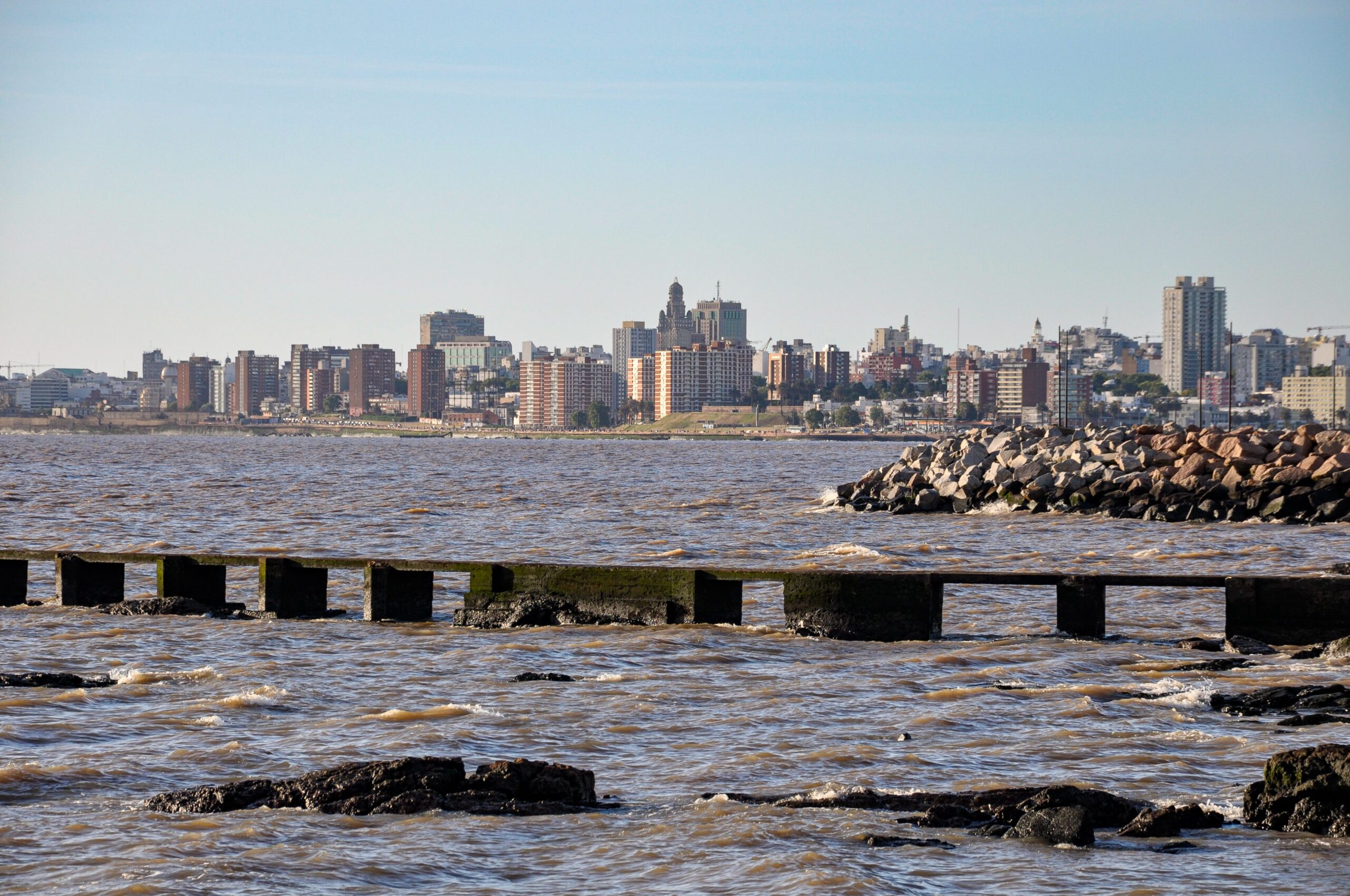 uruguay argentina - La economía en juego