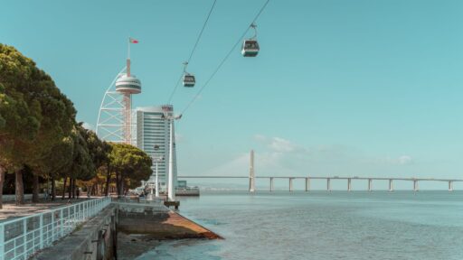 En Lisboa, trágico accidente deja 15 fallecidos al descarrilarse un funicular turístico