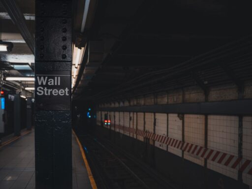 Wall Street regresa a la alza: 2% de crecimiento