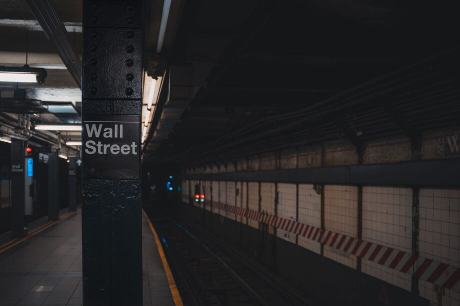 Wall Street regresa a la alza: 2% de crecimiento