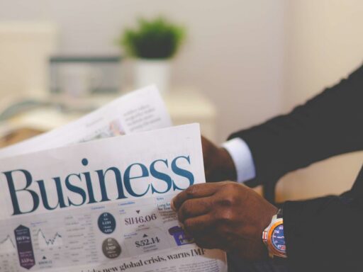 La IA en el mercado laboral creció 154% en Uruguay