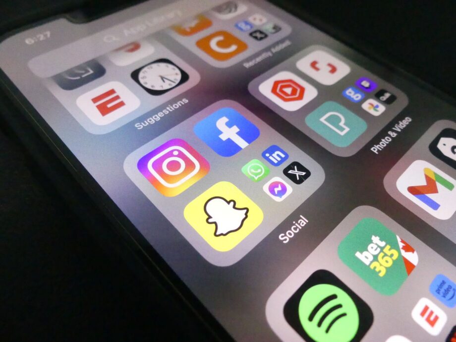 Spotify toma medidas para regular contenido creado con IA