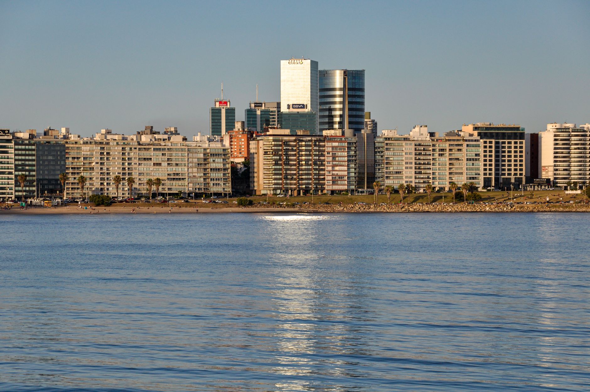 Uruguay baja su déficit físcal en un 4%