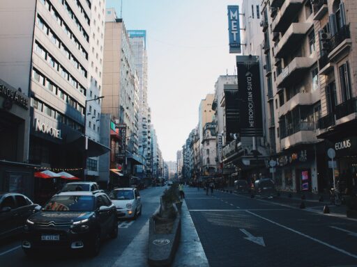 Acciones de Argentina siguen subiendo tras triunfo de Milei