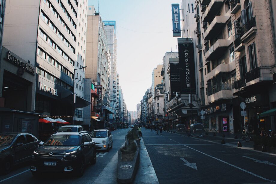 Acciones de Argentina siguen subiendo tras triunfo de Milei