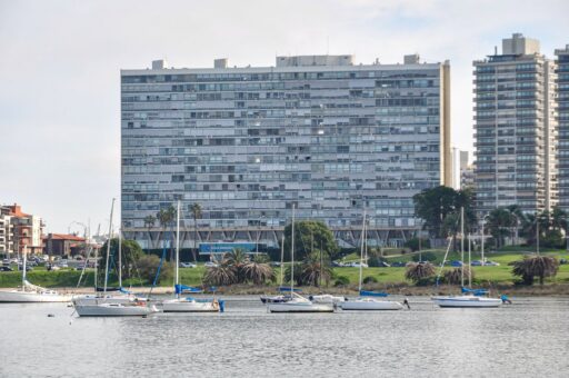 Uruguay lidera el ranking de países latinos con más calidad de vida en 2025