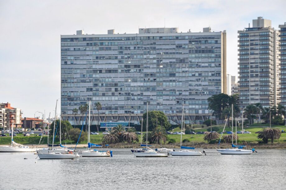 Uruguay lidera el ranking de países latinos con más calidad de vida en 2025