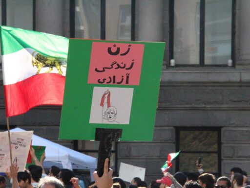 Irán bombardea las embajadas de Estados Unidos