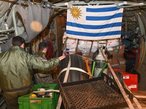 Llegó primer vuelo de Uruguay con ayuda humanitaria a Venezuela — Esencial 2026