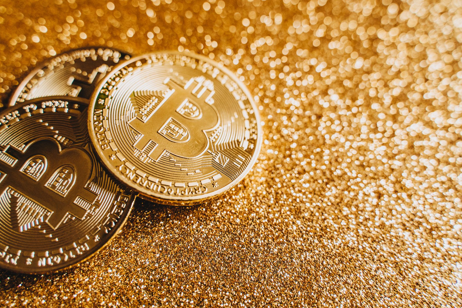 Oro vs Bitcoin - Oro vs Bitcoin: Una comparacion detallada