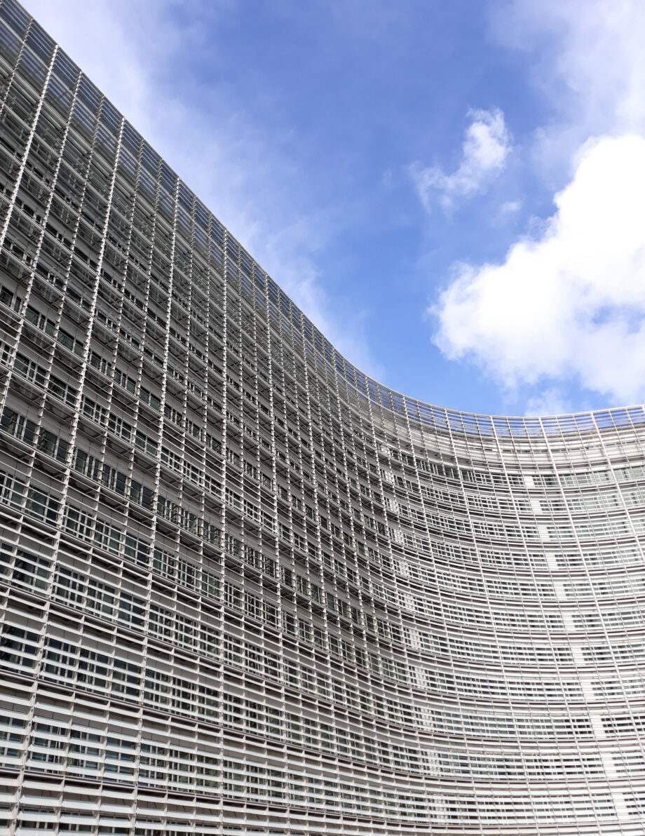 Servicio de correo europeos suspenden temporalmente envíos a Estados Unidos — Oficial 2026