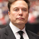 Elon Musk arremete contra asesor comercial de Donald Trump: “tonto imbécil” — Impresionante