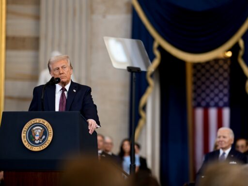 Reciben con honores a Donald Trump en Reino Unido