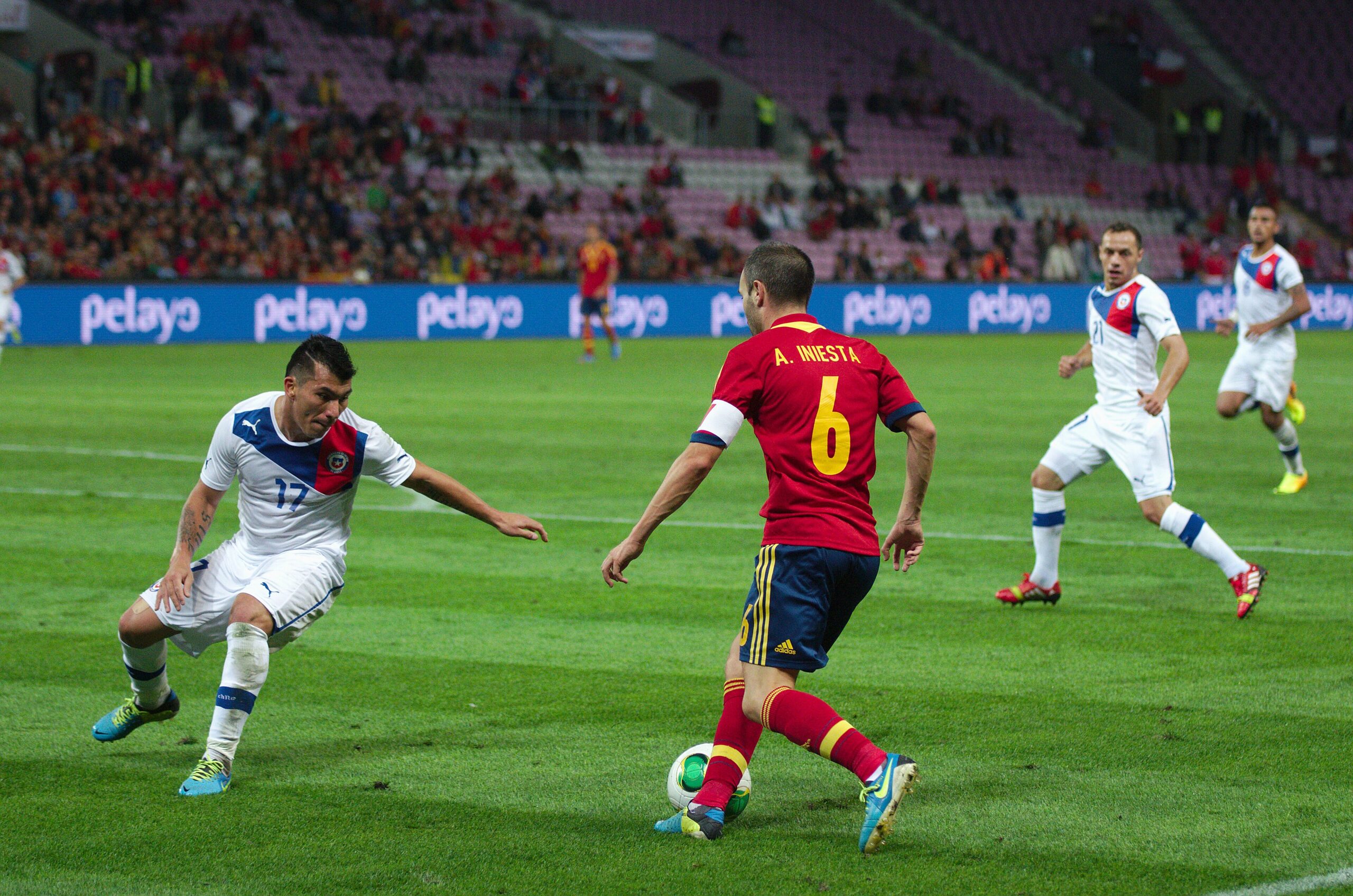 Andrés Iniesta - La trinidad perfecta del mediocampo azulgrana