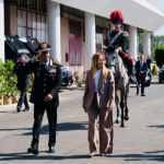 Giorgia Meloni visita a los Carabinieri en 2026: la respuesta oficial tras los choques en el Valle de Susa